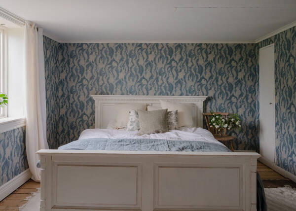 Царство цветочных обоев в красивом деревенском домике в Швеции Царство цветочных обоев в красивом деревенском домике в Швеции