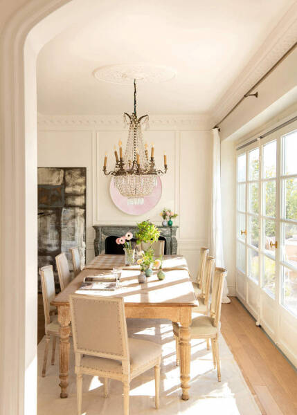 Обаятельная белая квартира с террасой в Барселоне Обаятельная белая квартира с террасой в Барселоне