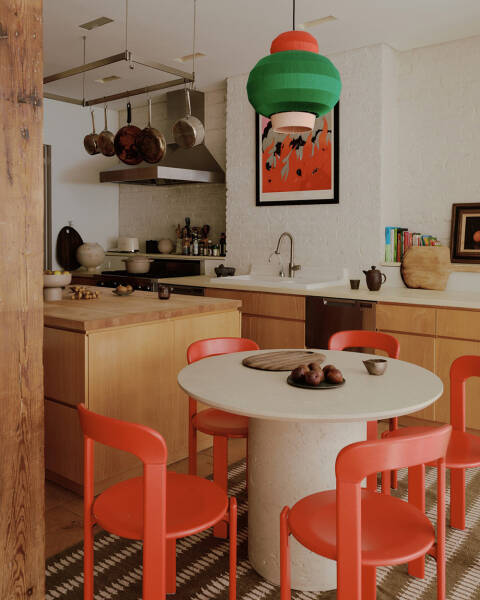 Микс стилей и солнечный свет в интерьерах необычного таунхауса в Нью-Йорке Микс стилей и солнечный свет в интерьерах необычного таунхауса в Нью-Йорке