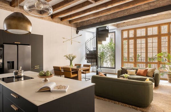 Аутентичная испанская квартира в роскошном модернистском доме в Барселоне