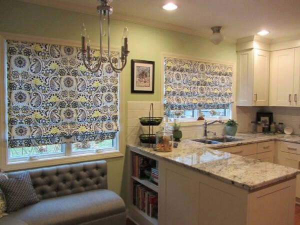 Как правильно выбрать римские шторы на кухню, фото в интерьере, видео Как правильно выбрать римские шторы на кухню, фото в интерьере, видео