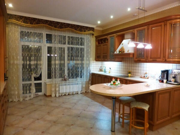 Выбор штор на кухню с балконной дверью Выбор штор на кухню с балконной дверью