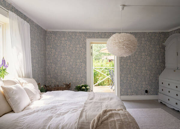 Царство цветочных обоев в красивом деревенском домике в Швеции Царство цветочных обоев в красивом деревенском домике в Швеции