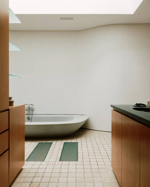 Микс стилей и солнечный свет в интерьерах необычного таунхауса в Нью-Йорке Микс стилей и солнечный свет в интерьерах необычного таунхауса в Нью-Йорке