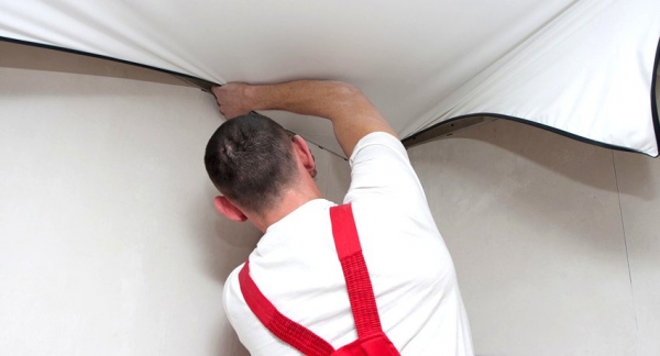 Ремонт натяжного потолка: устранение изъянов с сохранением эстетичности Ремонт натяжного потолка: устранение изъянов с сохранением эстетичности