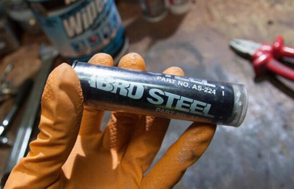 Как правильно пользоваться холодной сваркой: виды, состав, инструкция по применению Как правильно пользоваться холодной сваркой: виды, состав, инструкция по применению