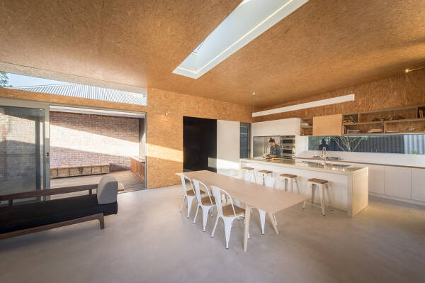 Подшивка потолка ОСБ плитой: плюсы и минусы, выбор плиты на потолок, технология монтажа. Подшивка потолка ОСБ плитой: плюсы и минусы, выбор плиты на потолок, технология монтажа.