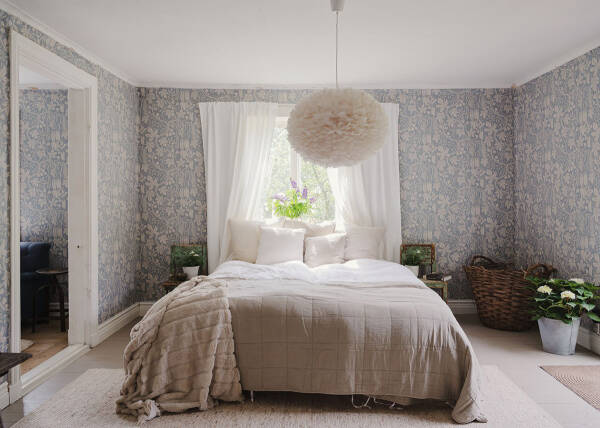 Царство цветочных обоев в красивом деревенском домике в Швеции Царство цветочных обоев в красивом деревенском домике в Швеции