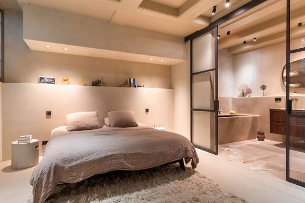 Стильный современный интерьер в доме на канале в Амстердаме Стильный современный интерьер в доме на канале в Амстердаме