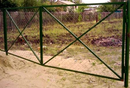 Ворота из сетки рабицы для дачных участков