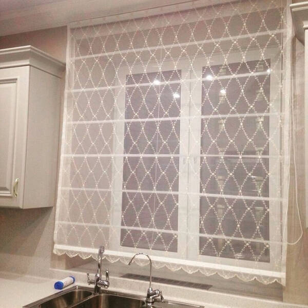 Как правильно выбрать римские шторы на кухню, фото в интерьере, видео Как правильно выбрать римские шторы на кухню, фото в интерьере, видео