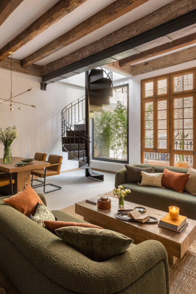 Аутентичная испанская квартира в роскошном модернистском доме в Барселоне