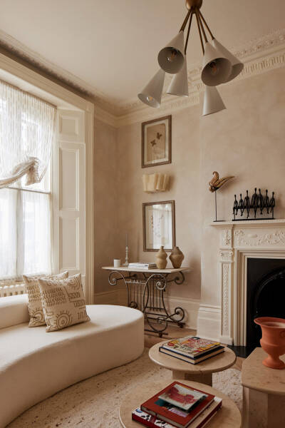 Принты, краски и искусство: эклектичный таунхаус в Лондоне