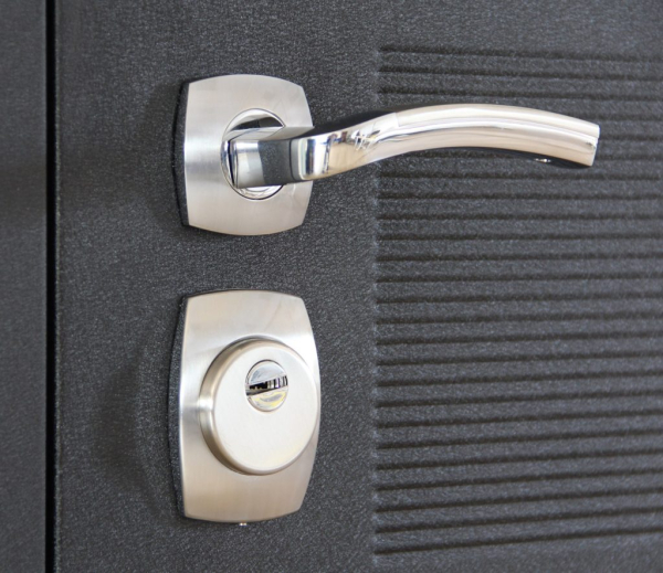 Виды накладок на замок входной двери Виды накладок на замок входной двери