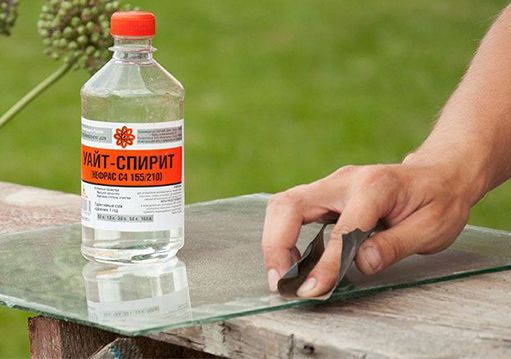 Чем можно оттереть клей: 14 способов Чем можно оттереть клей: 14 способов