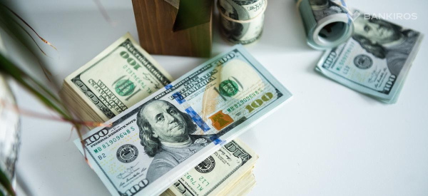 Доллар вернется к значениям лета 2022 года? Аналитик оценил шансы падения курса до 50