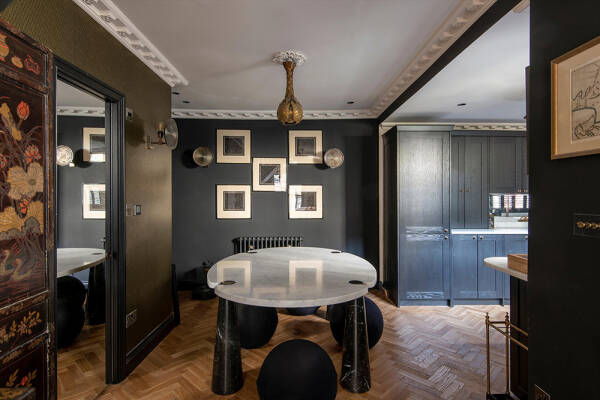 Небольшой дом в Лондоне с черными акцентами в декоре Небольшой дом в Лондоне с черными акцентами в декоре