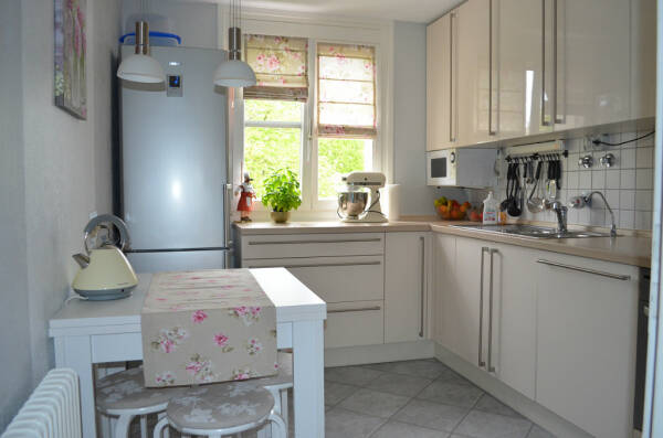 Как правильно выбрать римские шторы на кухню, фото в интерьере, видео Как правильно выбрать римские шторы на кухню, фото в интерьере, видео