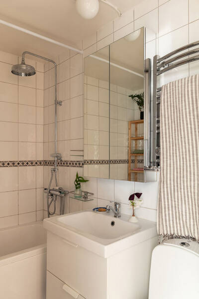 Дровяная печь и винтажная мебель: уютная квартира в Швеции (78 кв. м) Дровяная печь и винтажная мебель: уютная квартира в Швеции (78 кв. м)