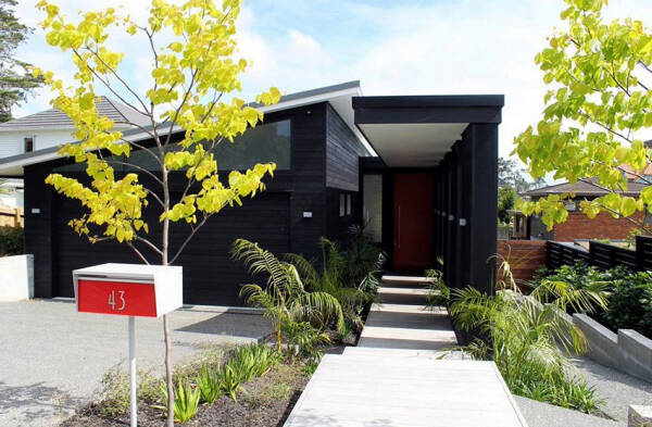 Проекты одноэтажных домов с гаражом для авто и самыми комфортными планировками Проекты одноэтажных домов с гаражом для авто и самыми комфортными планировками