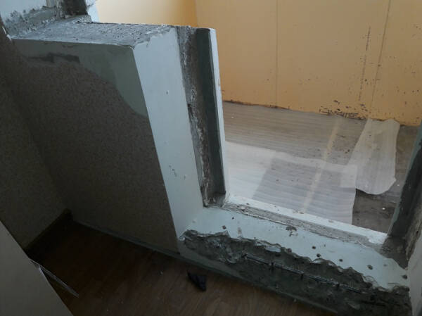 Можно ли демонтировать порог под балконной дверью?