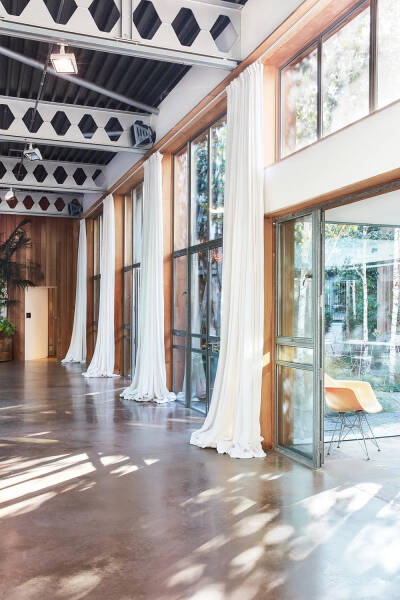 Невероятный лофт в здании бывшей студии в Лондоне