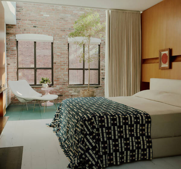 Микс стилей и солнечный свет в интерьерах необычного таунхауса в Нью-Йорке Микс стилей и солнечный свет в интерьерах необычного таунхауса в Нью-Йорке