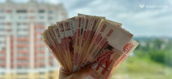 Несколько десятков тысяч рублей: какую сумму теряют россияне, хранящие деньги дома Несколько десятков тысяч рублей: какую сумму теряют россияне, хранящие деньги дома