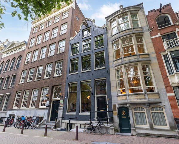 Стильный современный интерьер в доме на канале в Амстердаме Стильный современный интерьер в доме на канале в Амстердаме