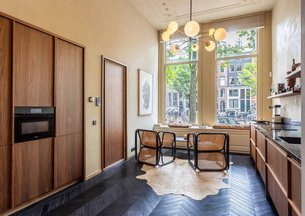 Стильный современный интерьер в доме на канале в Амстердаме Стильный современный интерьер в доме на канале в Амстердаме