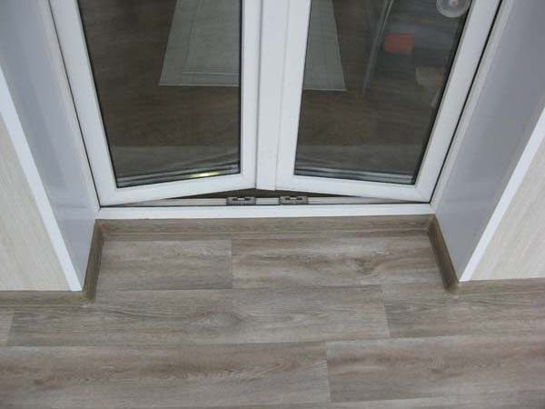 Разновидности двухстворчатых пластиковых балконных дверей Разновидности двухстворчатых пластиковых балконных дверей