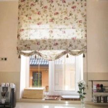 Как правильно выбрать римские шторы на кухню, фото в интерьере, видео Как правильно выбрать римские шторы на кухню, фото в интерьере, видео