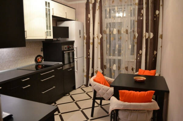 Выбор штор на кухню с балконной дверью Выбор штор на кухню с балконной дверью