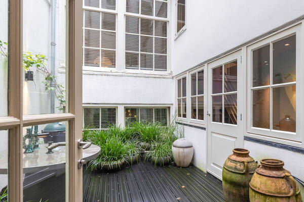 Стильный современный интерьер в доме на канале в Амстердаме Стильный современный интерьер в доме на канале в Амстердаме