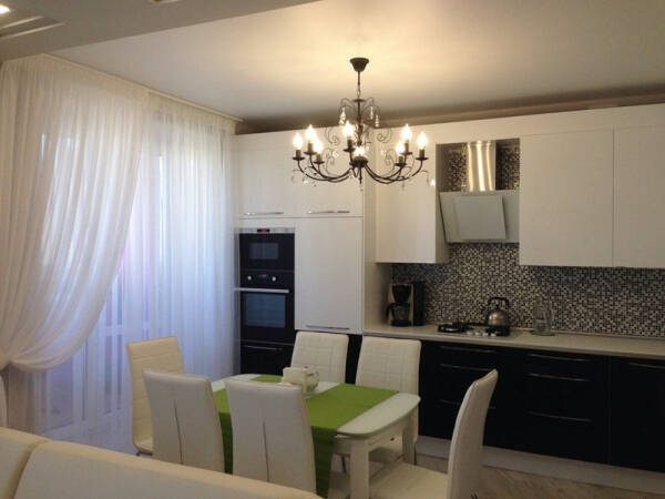 Выбор штор на кухню с балконной дверью Выбор штор на кухню с балконной дверью