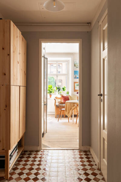 Дровяная печь и винтажная мебель: уютная квартира в Швеции (78 кв. м) Дровяная печь и винтажная мебель: уютная квартира в Швеции (78 кв. м)