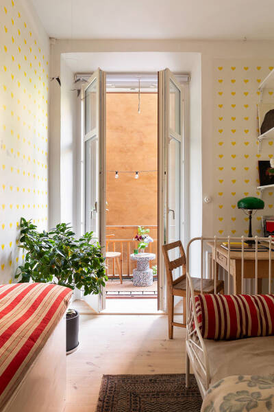 Дровяная печь и винтажная мебель: уютная квартира в Швеции (78 кв. м) Дровяная печь и винтажная мебель: уютная квартира в Швеции (78 кв. м)