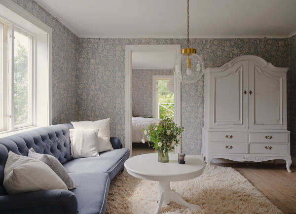 Царство цветочных обоев в красивом деревенском домике в Швеции Царство цветочных обоев в красивом деревенском домике в Швеции