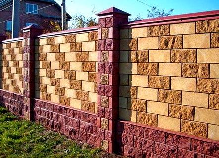 Заборы из цементных блоков и плит