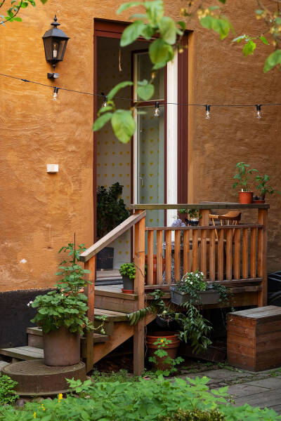 Дровяная печь и винтажная мебель: уютная квартира в Швеции (78 кв. м) Дровяная печь и винтажная мебель: уютная квартира в Швеции (78 кв. м)