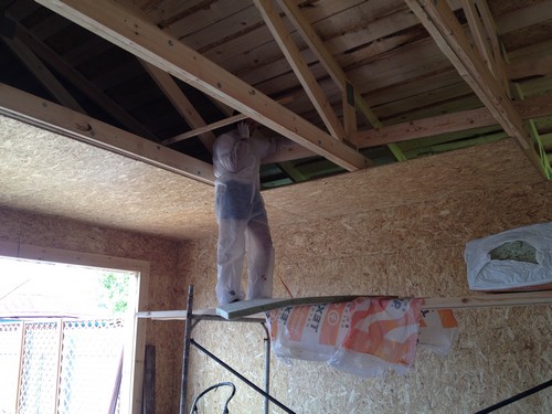 Подшивка потолка ОСБ плитой: плюсы и минусы, выбор плиты на потолок, технология монтажа. Подшивка потолка ОСБ плитой: плюсы и минусы, выбор плиты на потолок, технология монтажа.