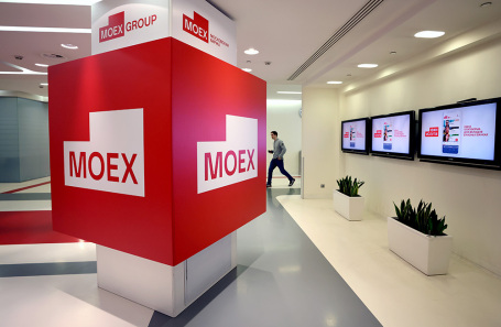 Из-за санкций с 13 июня торги долларом и евро на Мосбирже проводиться не будут Из-за санкций с 13 июня торги долларом и евро на Мосбирже проводиться не будут