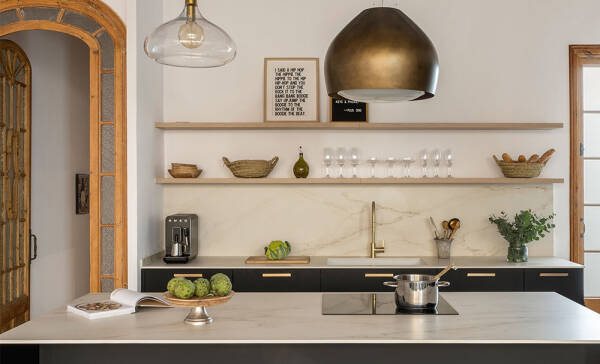 Аутентичная испанская квартира в роскошном модернистском доме в Барселоне