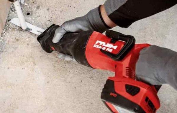 Что лучше сабельная пила или болгарка? Что лучше сабельная пила или болгарка?