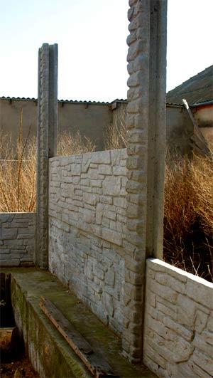 Установка бетонного забора