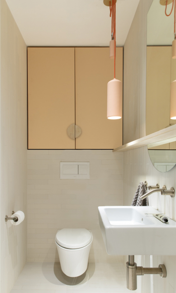 Прекрасный лесной домик со стильными черно-белыми интерьерами Прекрасный лесной домик со стильными черно-белыми интерьерами