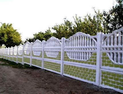 Заборы из бетонных панелей