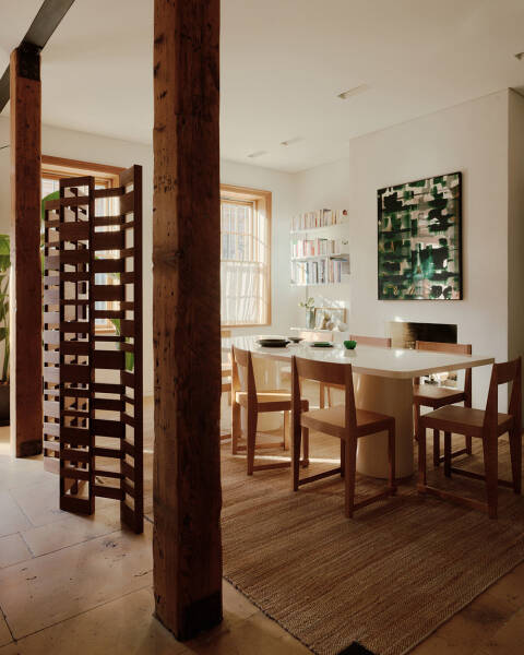 Микс стилей и солнечный свет в интерьерах необычного таунхауса в Нью-Йорке Микс стилей и солнечный свет в интерьерах необычного таунхауса в Нью-Йорке