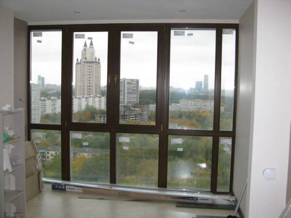 Конструктивные различия стеклянных балконных дверей Конструктивные различия стеклянных балконных дверей