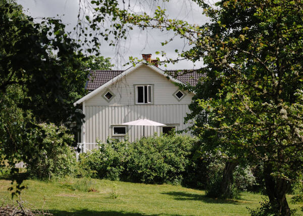 Царство цветочных обоев в красивом деревенском домике в Швеции Царство цветочных обоев в красивом деревенском домике в Швеции